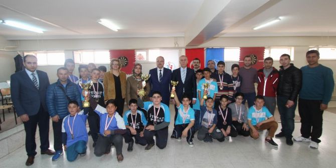 Yıldız Erkeklerde Dart Şampiyonu Zeytçioğlu Ortaokulu Oldu