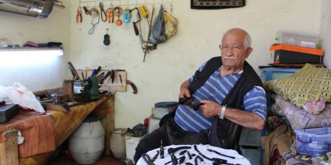 Oltu Taşını 72 Yıldır İlmek İlmek İşliyor