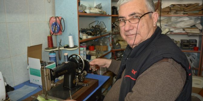 Asırlık Dikiş Makinelerine 50 Yıldır Hayat Veriyor