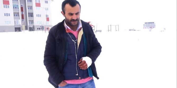 Ağrı’da Şehre İnen Kurtları Vurmak İsterken Kendini Yaraladı