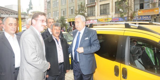 Palandöken, "Taksici Ve Dolmuşçu Esnafı Da Kosgeb Kredilerinden Yaralanibilyor"