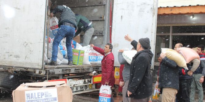 Öğrencilerden Halep’e Bir Tır Dolusu Yardım