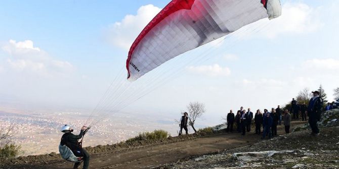 Uşak’ta Yamaç Paraşütü Heyecanı