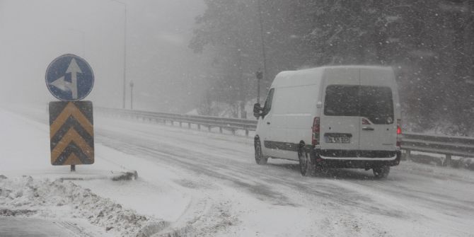 Bolu Dağı’nda Kar Yağışı Şiddetini Artırdı