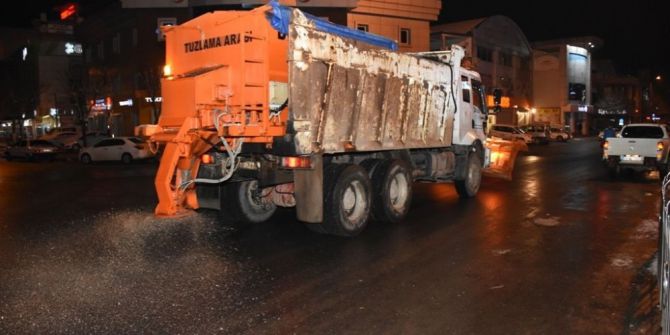 Düzce Belediyesi Tuzlama Çalışması Yapılıyor