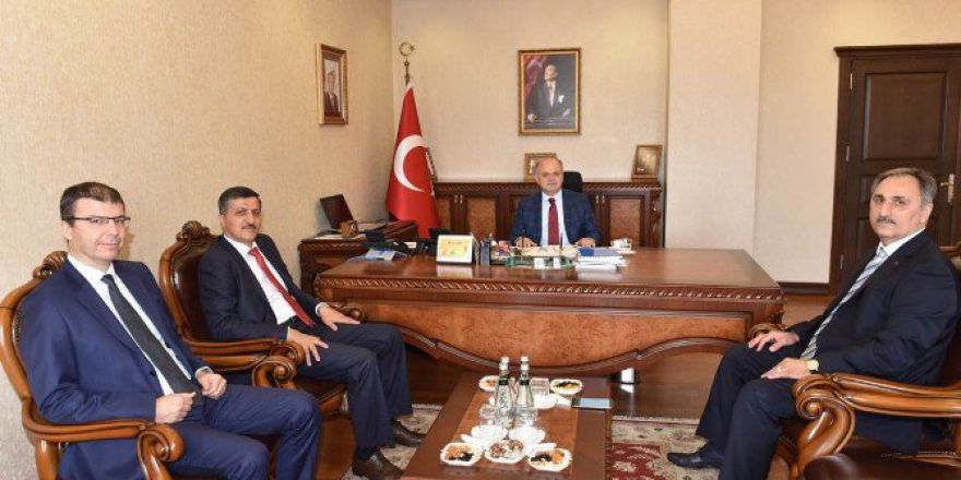 Vali Çakacak, Yeşilyurt Ve Beraberindeki Heyeti Kabul Etti