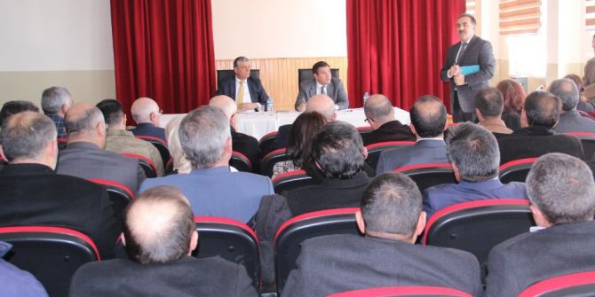 Vali Özefe, Çıldır’da Muhtarlarla Buluştu