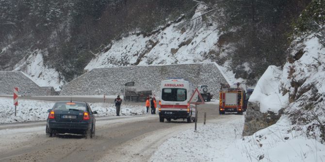 15 Metreden Dereye Uçtular: 4 Yaralı
