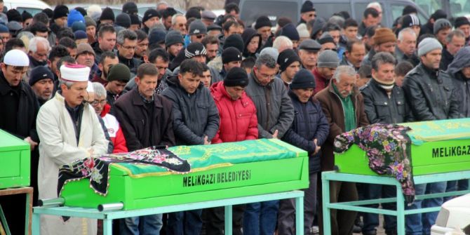 Kazada Hayatını Kaybeden 5 Kişi Toprağa Verildi