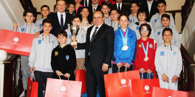 Şampiyonlardan Vali Çiçek’e Ziyaret