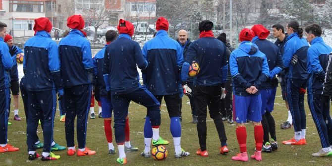 Karabükspor, Antalyaspor Maçına Altyapı Hocası İle Çıkacak