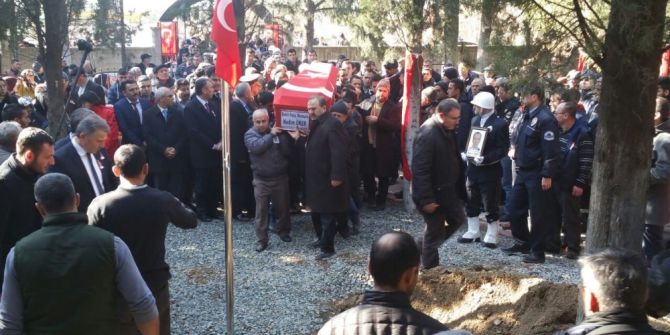 Şehit Polis Memuru Gözyaşlarıyla Toprağa Verildi