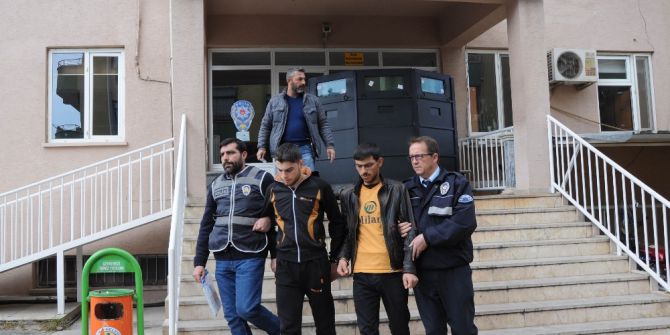 Suriyelilerin Tavuk Kavgası Cinayetle Bitti