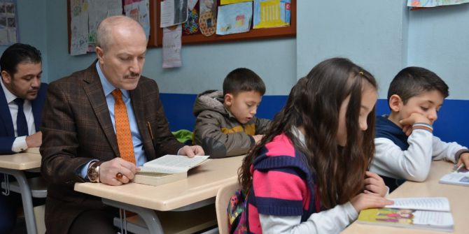 Başkan Kafaoğlu Öğrencilere Kitap Okudu