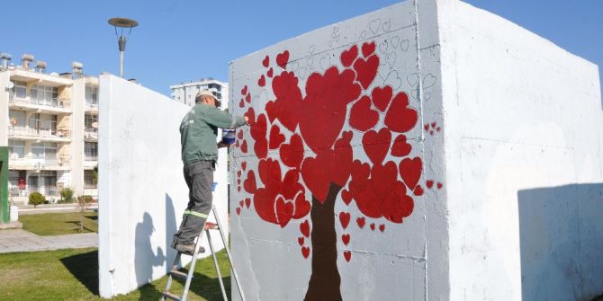 Erdemli’de Parklarda Bahar Hazırlığı Başladı