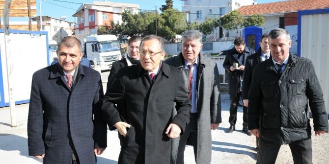 Deprem Bölgesine Yardım Yağıyor