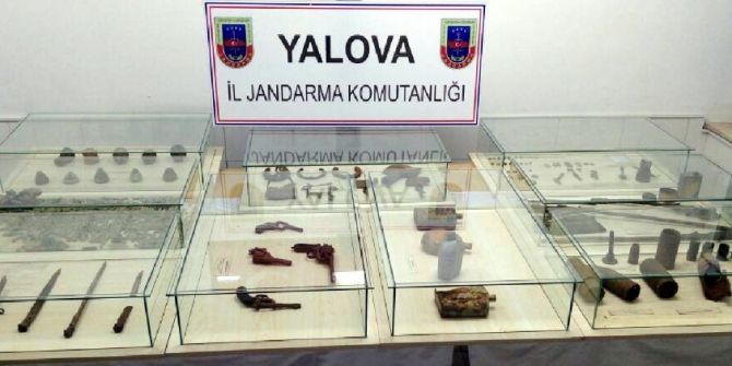 Durdurulan Minibüsten Çanakkale Savaşında Kullanılan Silah Ve Malzemeler Çıktı