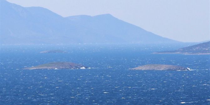 Türk Savaş Gemisi Kardak’ta