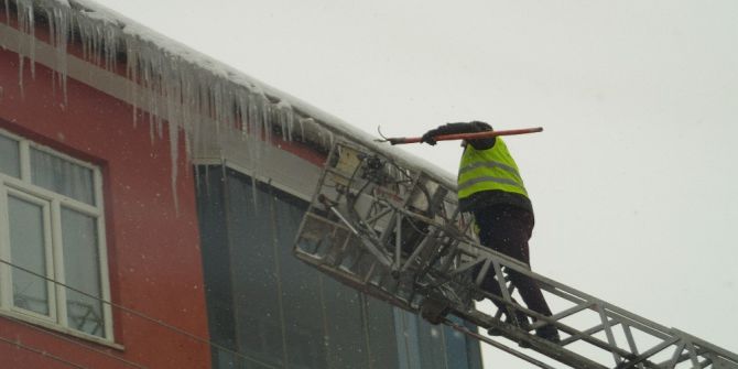 Özalp’ta Buz Kırma Çalışması