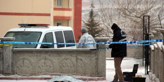 Balkondan Düşen Genç Hayatını Kaybetti