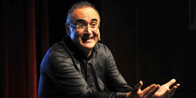 Tarsus’ta Sunay Akın’a Yoğun İlgi