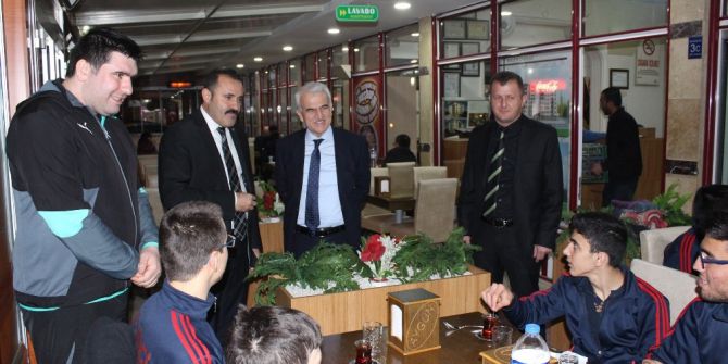 Bedensel Engelli Sporcular Moral Yemeğinde Bir Araya Geldi