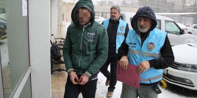 Sorduğu Soruya Cevap Vermeyen Temizlik İşçisini Bıçakladı