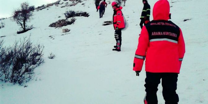 Kayalıklarda Mahsur Kalan Keçi Kurtarıldı