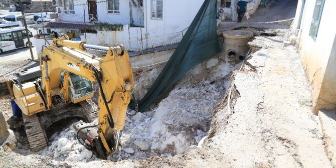 Yolun Ortasında İnşaata Başladı