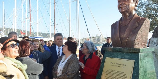 Bodrum’da Türkan Saylan Büstü Açıldı