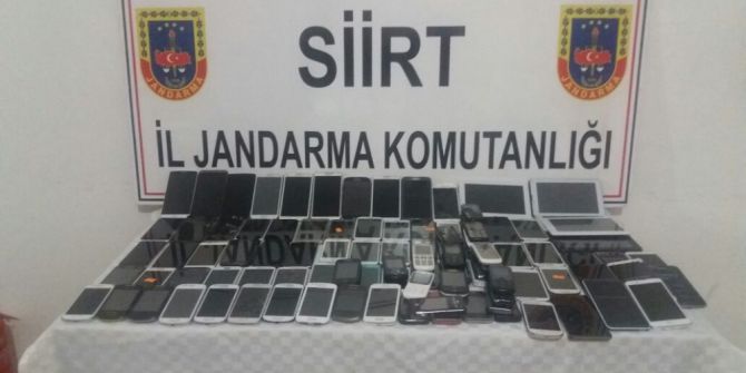 Siirt’te Kaçak Cep Telefonu Ve Tablet Ele Geçirildi