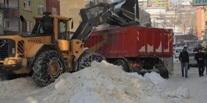 Hakkari’de Kar Temizleme Çalışması