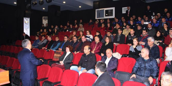 Kuşadası’nda Belediye Personeline Seminer