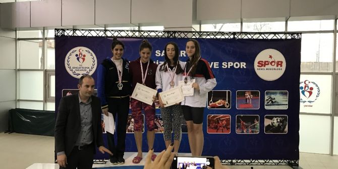 Manisalı Yüzücü Finallerde