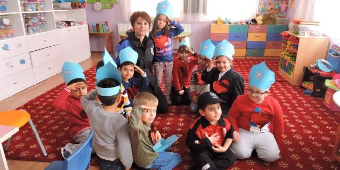 Polisten Minik Öğrencilere Eğitim