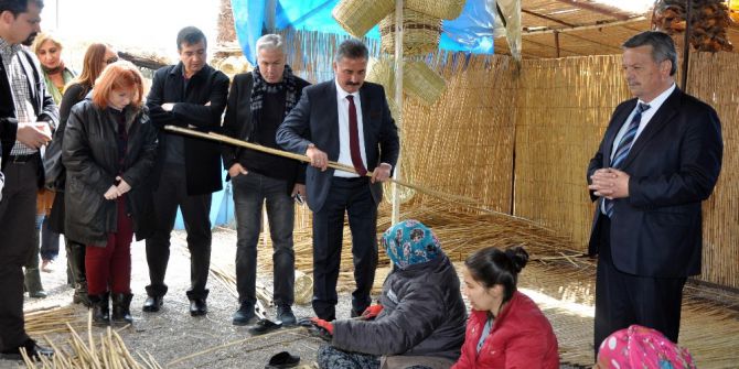 Roman Vatandaşlar İçin Açılan ’Hasır Örme Üretim Atölyesi’ Türkiye’ye Rol Model Oldu