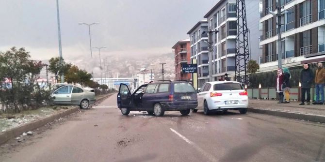 Bartın’da Buzlanma Sebebiyle Kazalar Meydana Geldi