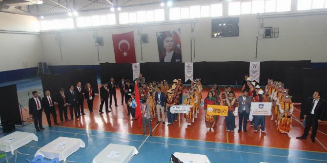 Okullar Arası Halk Oyunları Yarışması Yapıldı