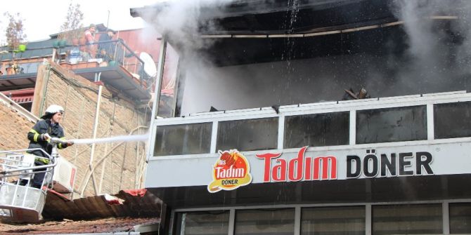 Amasya’da 3 Katlı Dönercide Yangın