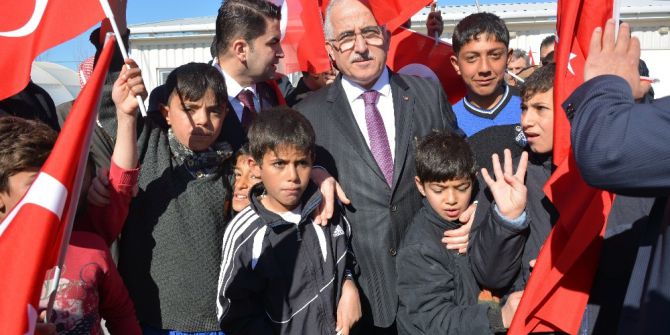 Vali Tuna Ceylanpınar’da Suriyelileri Ziyaret Etti
