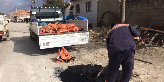 Burhaniye’de Bozuk Yol Kalmayacak