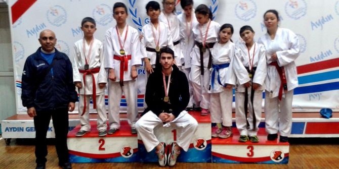 Sökeli Karateciler Aydın’dan 9 Madalyayla Döndü