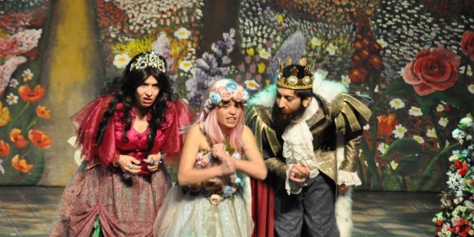 "Savaş Çiçekleri" Adlı Çocuk Oyunu İlgiyle İzlendi