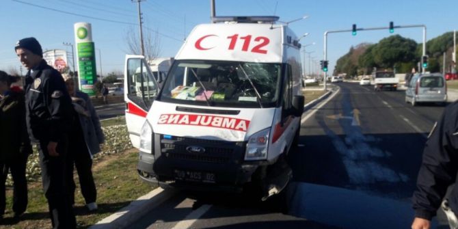 Hasta Almaya Giden Ambulans Kaza Yaptı