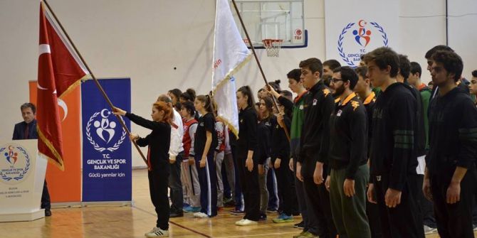 Okul Sporları Basketbol Gençler Yarı Final Müsabakaları Başladı