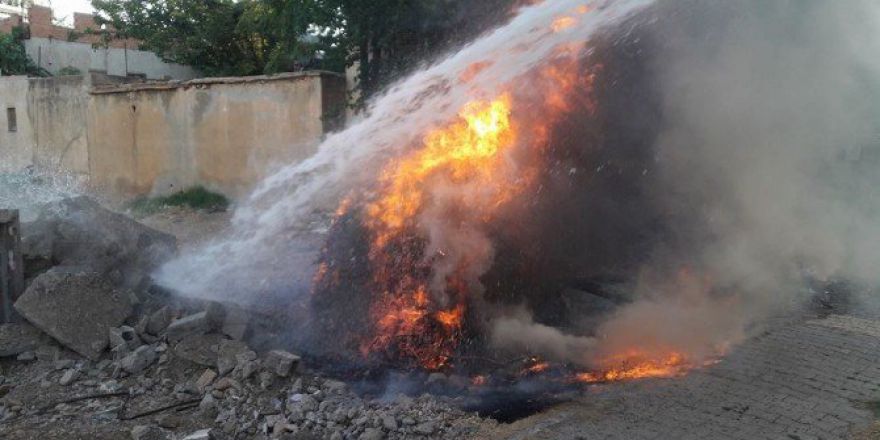 Çalılık Yangını Evlere Sıçramadan Söndürüldü