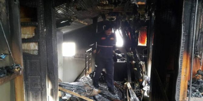 Çatı Yangını İtfaiye Ekiplerince Söndürüldü