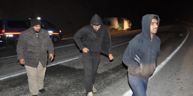 Mülteci Minibüsü Devrildi: 7 Yaralı