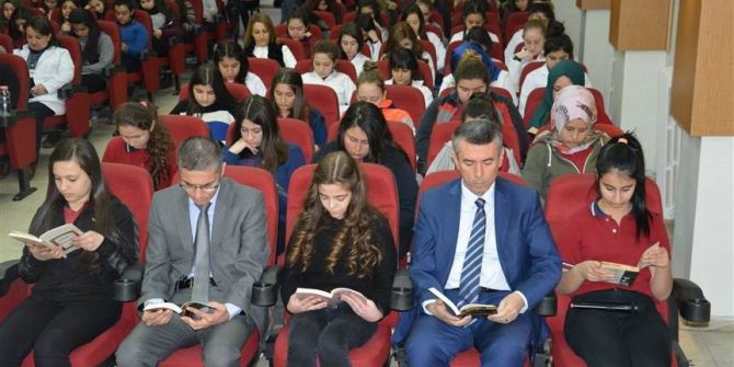 Yılmaz Akpınar Mesleki Ve Teknik Anadolu Lisemizde Okuma Saati