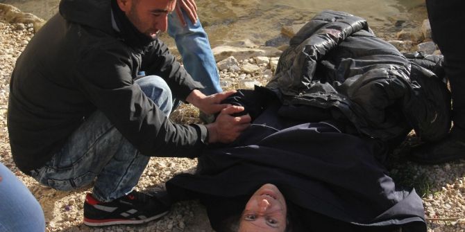 Köprüden Nehre Düşen Kadını Kurtardı